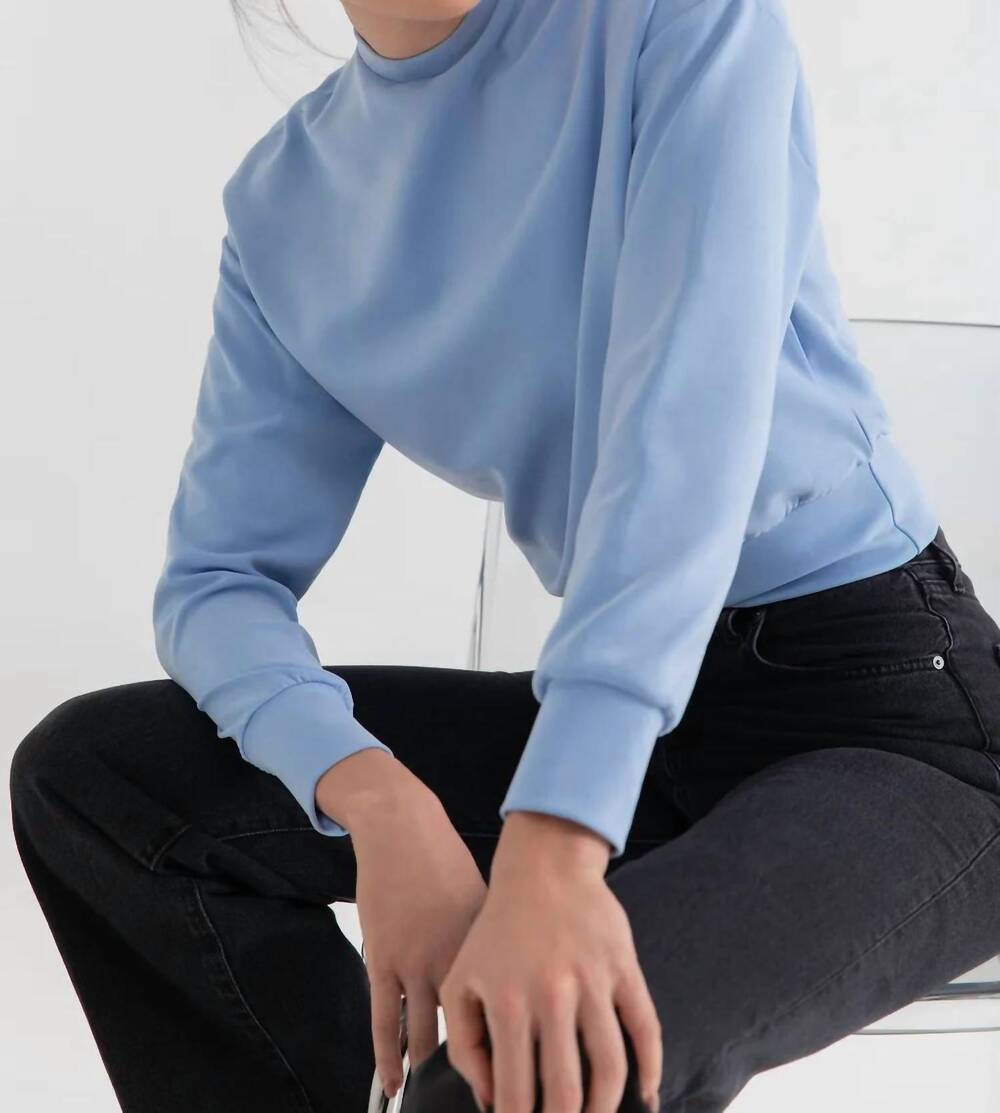 NEW KADA the power pullover in sky
